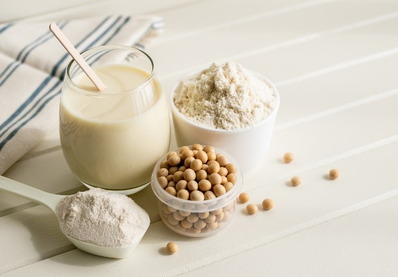 豆乳、きな粉、大豆など、タンパク質を多く含む食品