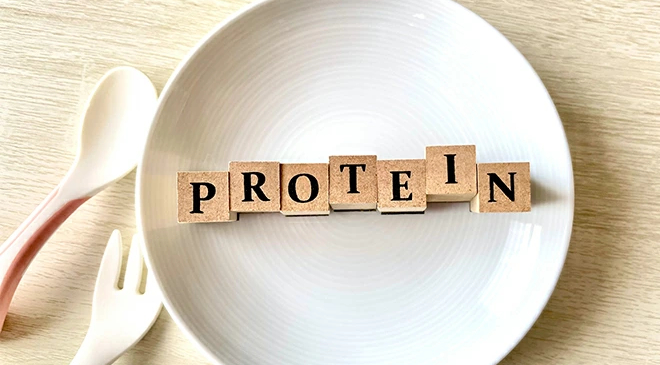 タンパク質不足を補うためのプロテインを象徴するイメージ